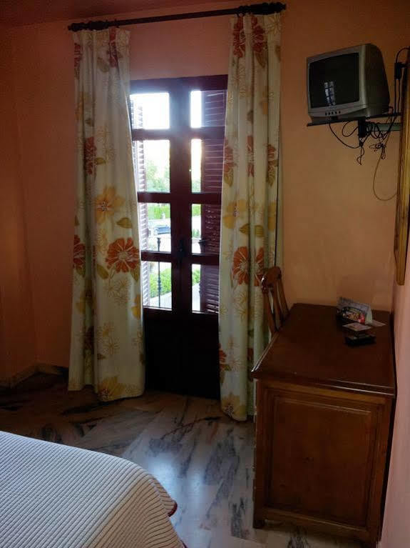 Hostal Rio De Oro Алькала-ла-Реаль Экстерьер фото