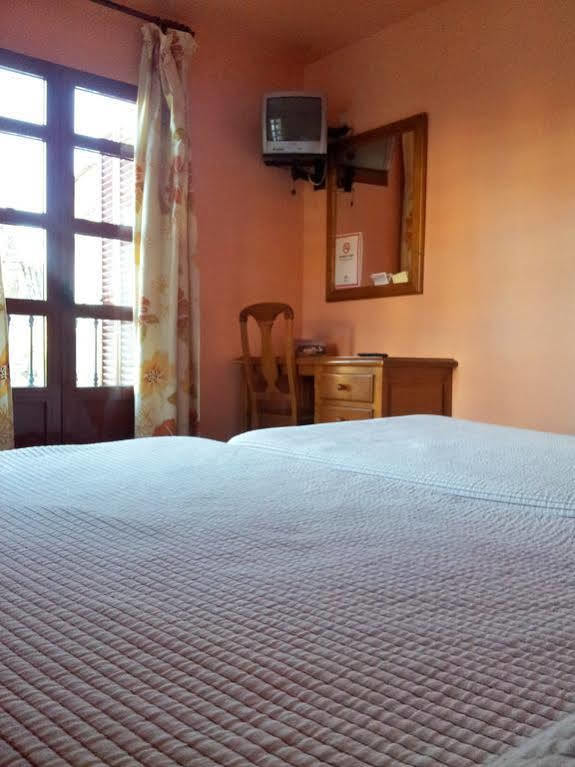 Hostal Rio De Oro Алькала-ла-Реаль Экстерьер фото