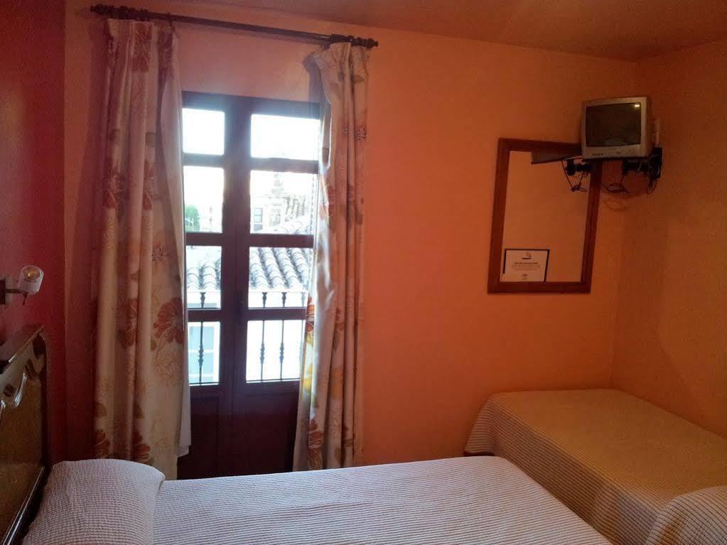 Hostal Rio De Oro Алькала-ла-Реаль Экстерьер фото